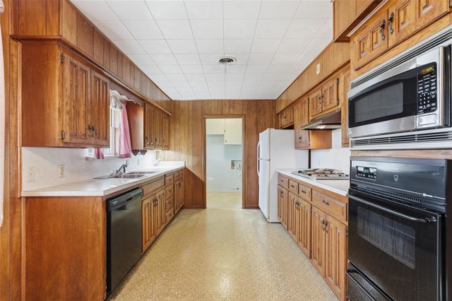 1512 White Way Drive, Arlington, TX 76013