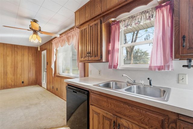 1512 White Way Drive, Arlington, TX 76013