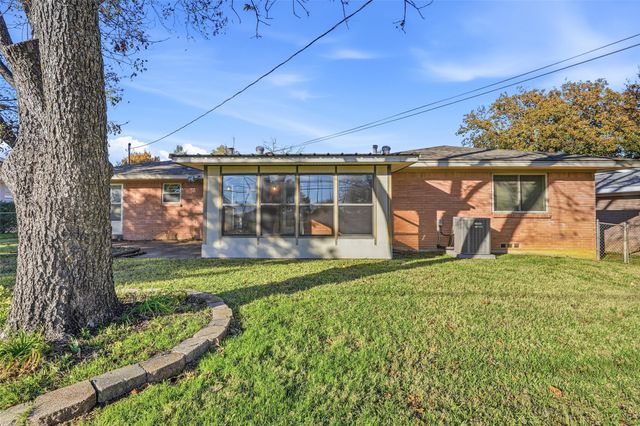 1512 White Way Drive, Arlington, TX 76013