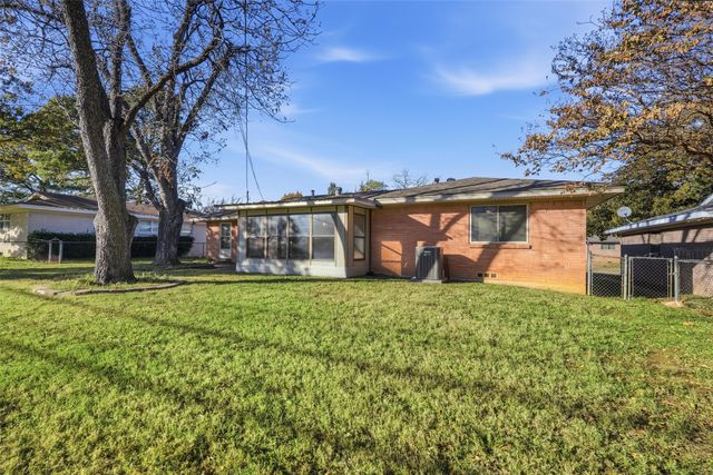 1512 White Way Drive, Arlington, TX 76013