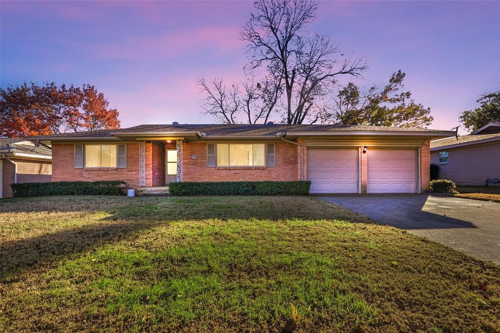 1512 White Way Drive, Arlington, TX 76013