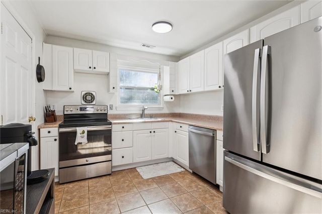 64 Anchorage DR, Newport News, VA 23602