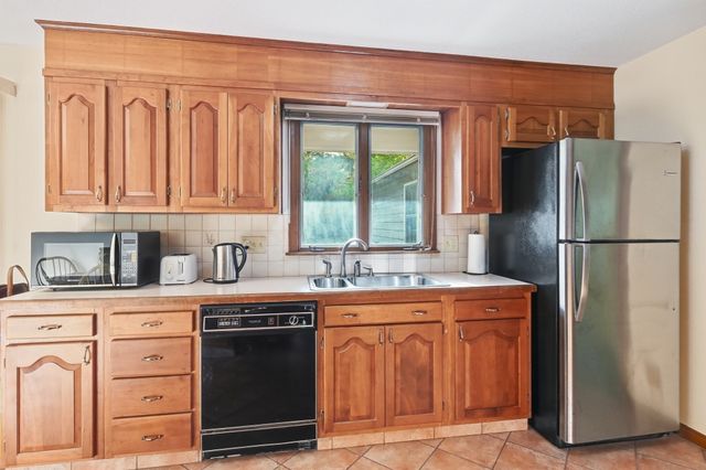 185 Redfern Dr, Longmeadow, MA 01106
