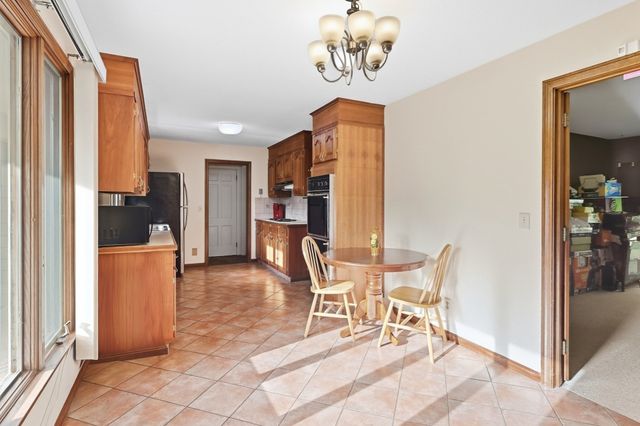 185 Redfern Dr, Longmeadow, MA 01106