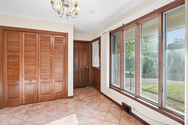 185 Redfern Dr, Longmeadow, MA 01106