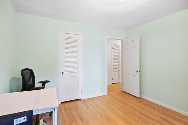 185 Redfern Dr, Longmeadow, MA 01106