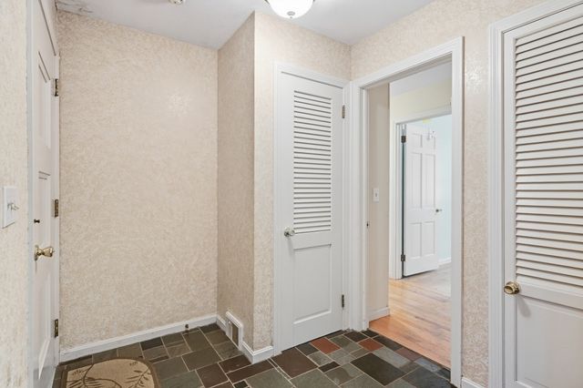 185 Redfern Dr, Longmeadow, MA 01106