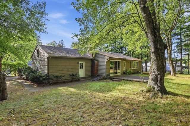 185 Redfern Dr, Longmeadow, MA 01106