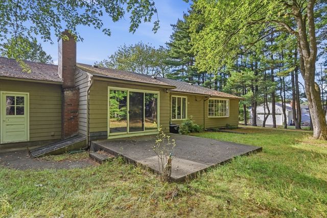 185 Redfern Dr, Longmeadow, MA 01106