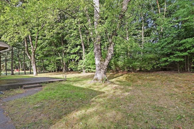185 Redfern Dr, Longmeadow, MA 01106