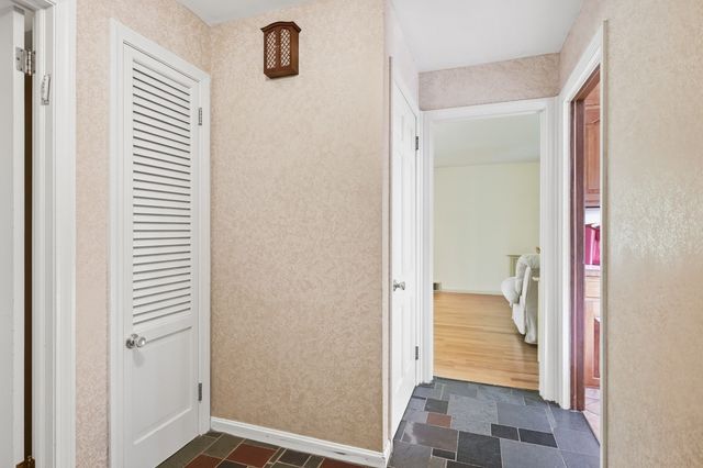 185 Redfern Dr, Longmeadow, MA 01106