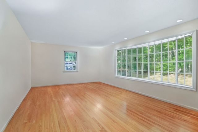 185 Redfern Dr, Longmeadow, MA 01106