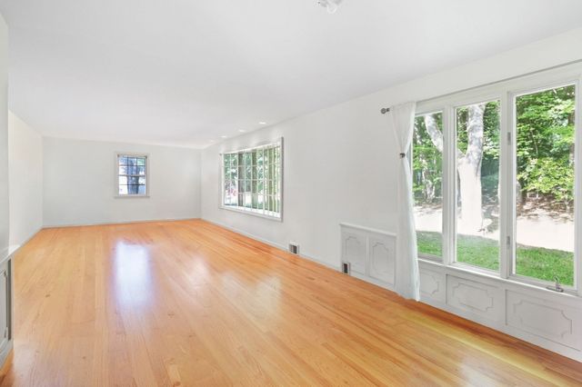 185 Redfern Dr, Longmeadow, MA 01106