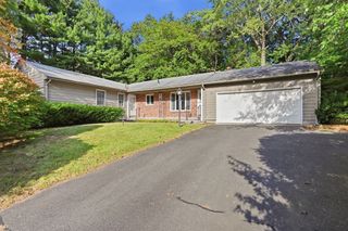 185 Redfern Dr, Longmeadow, MA 01106