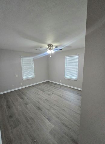 4834 Clover Street, Houston, TX 77033