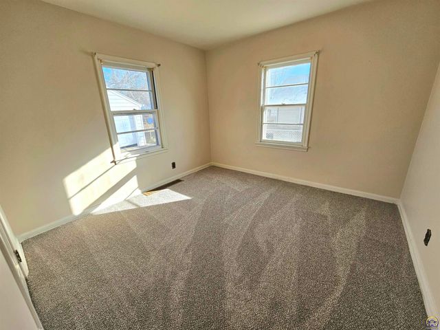 930 NE Kellam AVE, Topeka, KS 66616