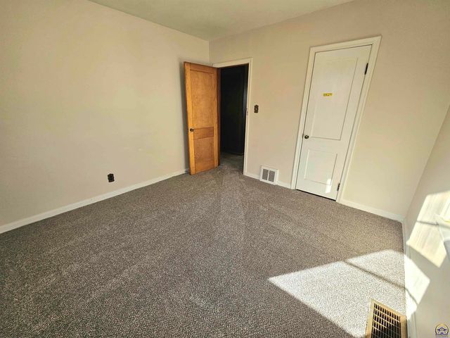 930 NE Kellam AVE, Topeka, KS 66616