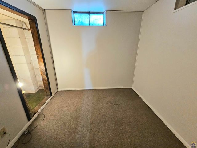 930 NE Kellam AVE, Topeka, KS 66616