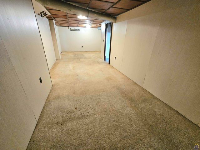 930 NE Kellam AVE, Topeka, KS 66616