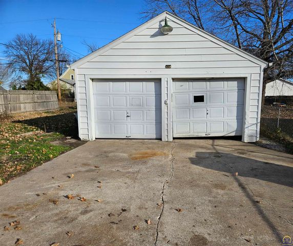930 NE Kellam AVE, Topeka, KS 66616