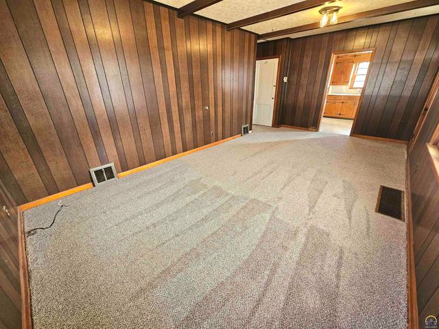 930 NE Kellam AVE, Topeka, KS 66616