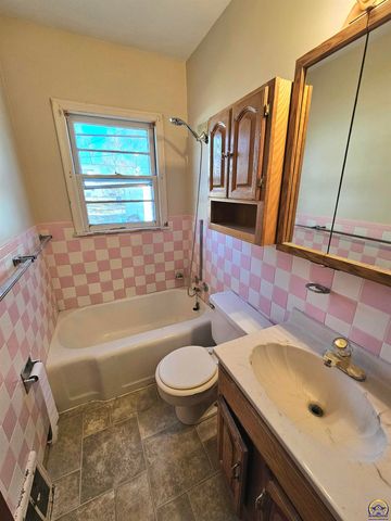 930 NE Kellam AVE, Topeka, KS 66616