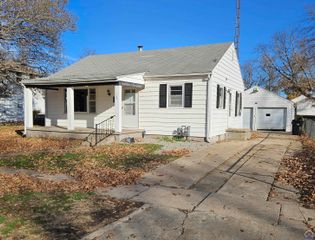 930 NE Kellam AVE, Topeka, KS 66616