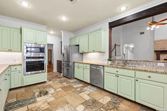 8255 Colonial Woods, Boerne, TX 78015
