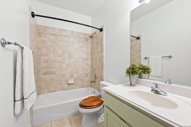 8255 Colonial Woods, Boerne, TX 78015