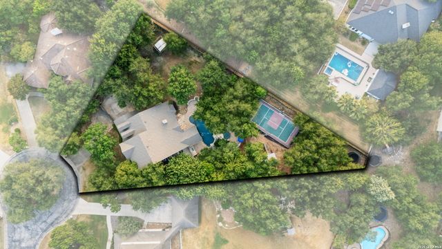 8255 Colonial Woods, Boerne, TX 78015
