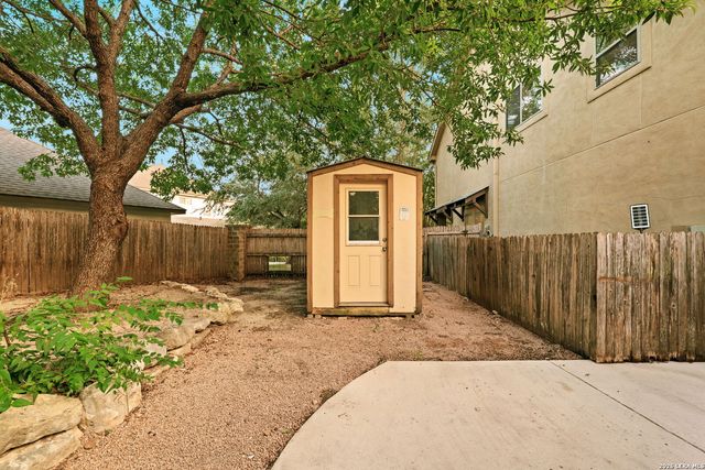 8255 Colonial Woods, Boerne, TX 78015