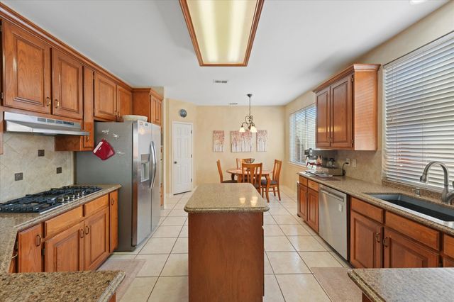 633 Mossycup Oak Drive, Plano, TX 75025