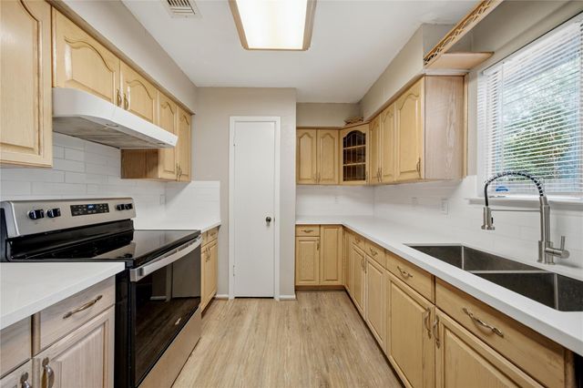 6910 Harpers Drive, Richmond, TX 77469
