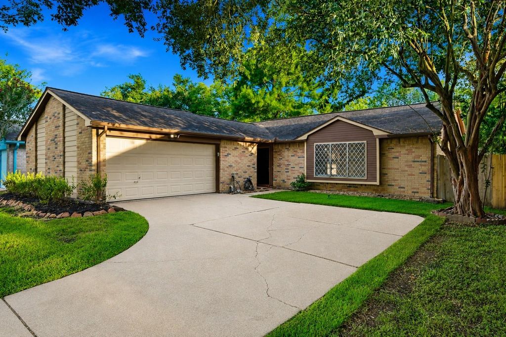 6910 Harpers Drive, Richmond, TX 77469