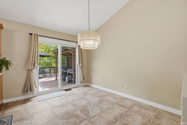 6650 N Rhinestone Drive, Ellettsville, IN 47429