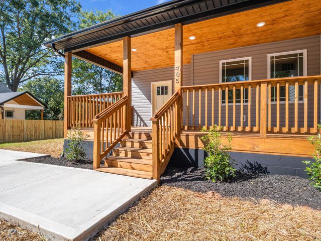 705 Broad St, Gaffney, SC 29341