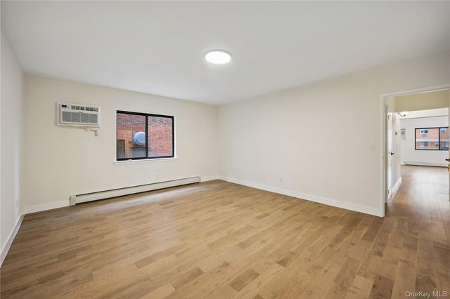 14726 Roosevelt Avenue 1C, Flushing, NY 11354