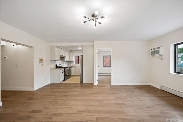 14726 Roosevelt Avenue 1C, Flushing, NY 11354