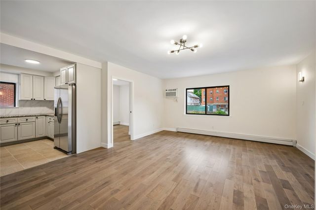 14726 Roosevelt Avenue 1C, Flushing, NY 11354