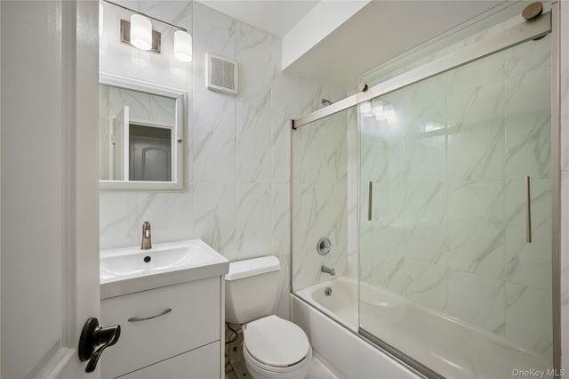 14726 Roosevelt Avenue 1C, Flushing, NY 11354