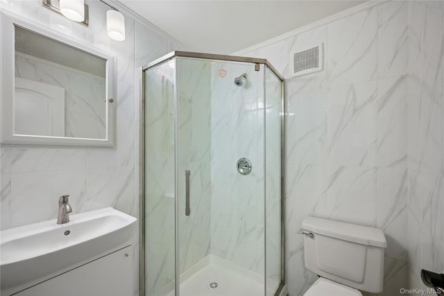 14726 Roosevelt Avenue 1C, Flushing, NY 11354