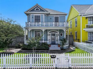 1515 24th Street, Galveston, TX 77550