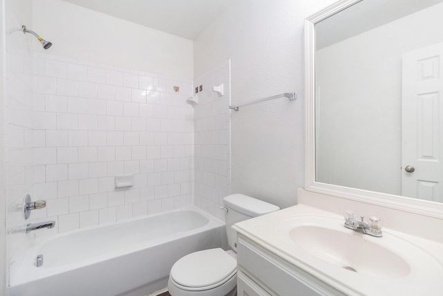 2605 Zackery Court, Dickinson, TX 77539