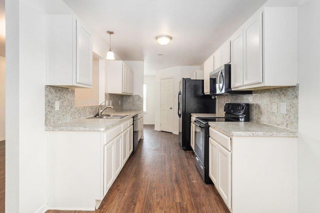 2605 Zackery Court, Dickinson, TX 77539