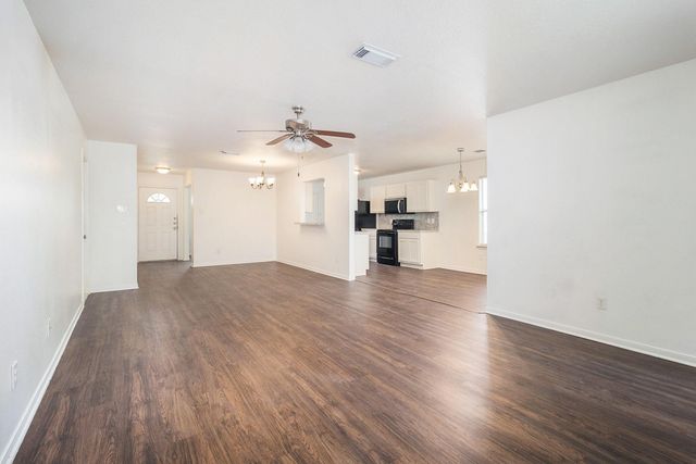 2605 Zackery Court, Dickinson, TX 77539