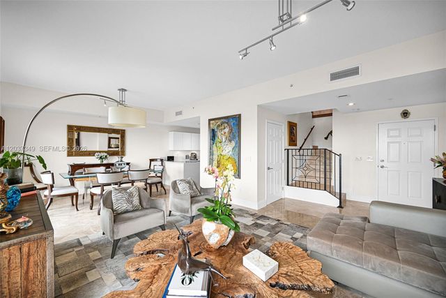 8390 SW 72nd Avenue 905, Miami, FL 33143