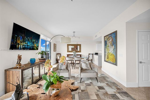 8390 SW 72nd Avenue 905, Miami, FL 33143