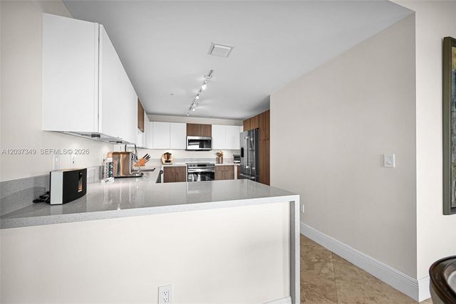 8390 SW 72nd Avenue 905, Miami, FL 33143