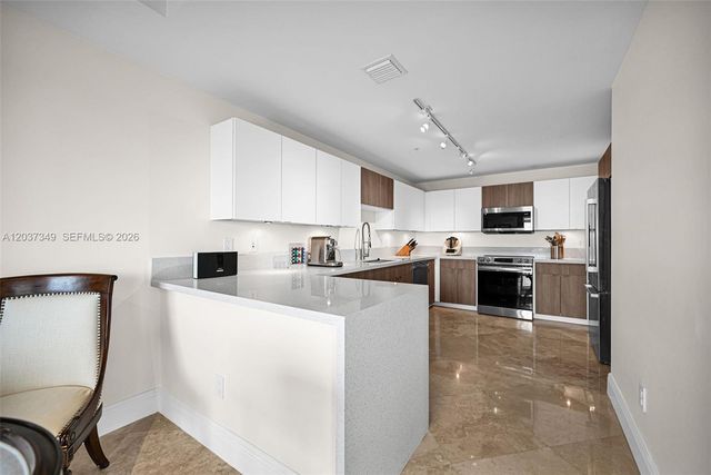 8390 SW 72nd Avenue 905, Miami, FL 33143