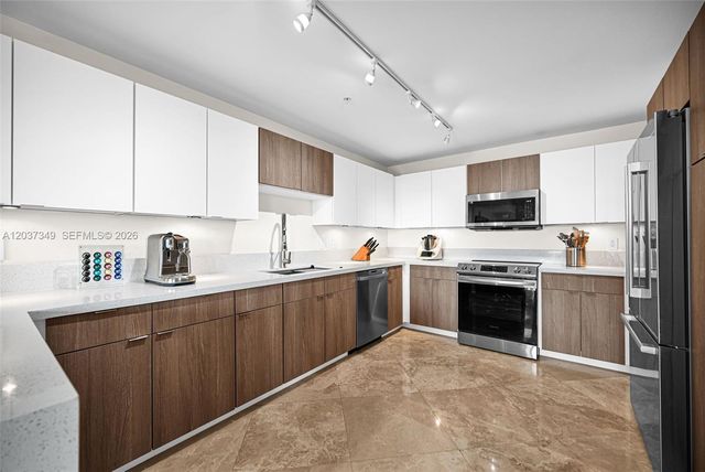 8390 SW 72nd Avenue 905, Miami, FL 33143